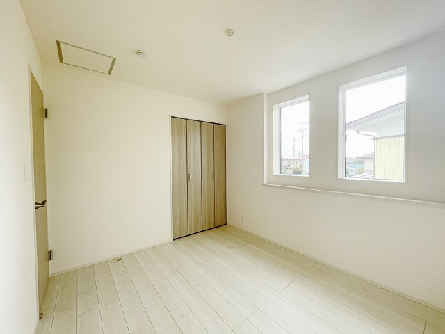 新築戸建・建売　郡山市台新二丁目　耐震＋制震　大成小・郡山一中の洋室|嬉しい全居室収納完備！荷物が増えても安心の収納力！