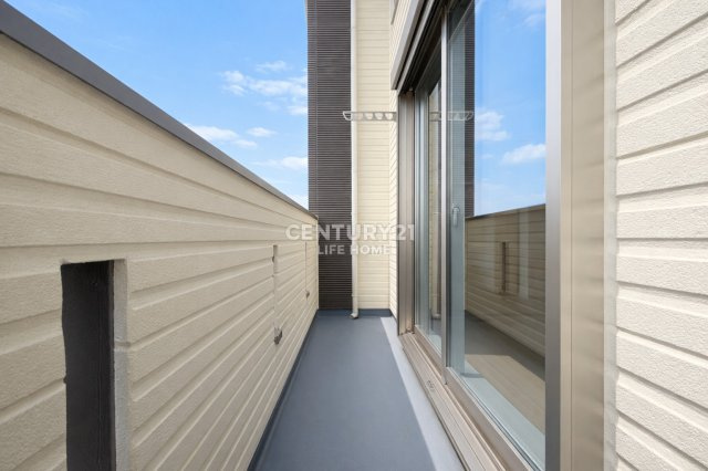 【バルコニー】 | 横浜市鶴見区上の宮２丁目　新築戸建　全2棟 | バルコニー付きです