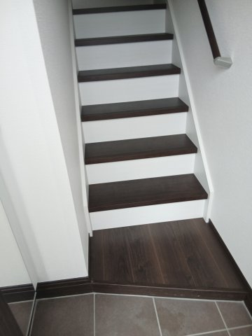 East Village Ⅱ棟の玄関