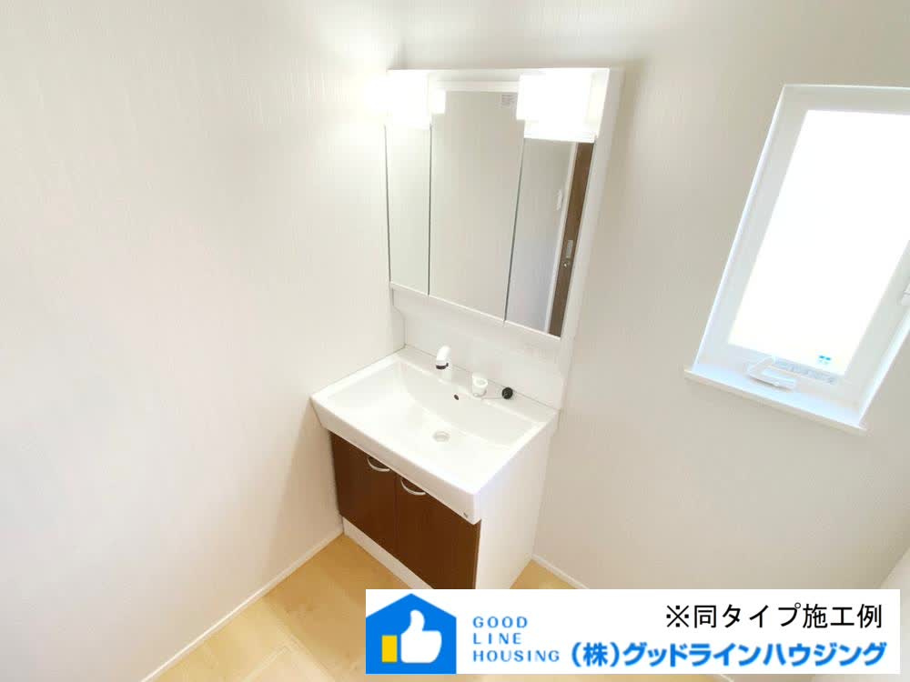 小野市神明町第４期3号棟の独立洗面台