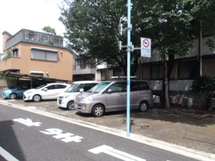 ヒルトップ善福寺駐車場の外観