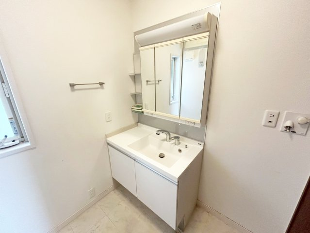 園部町小山西町滝谷の独立洗面台