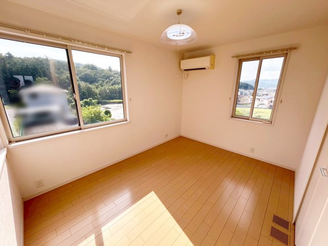 園部町小山西町滝谷の洋室