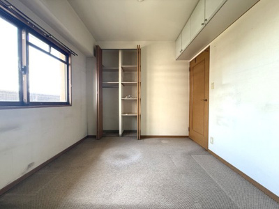 【洋室】 | ファミールハイツ泉大津セントハーバーシティ一番館 | 洋室6.3帖です。収納と窓がございます！