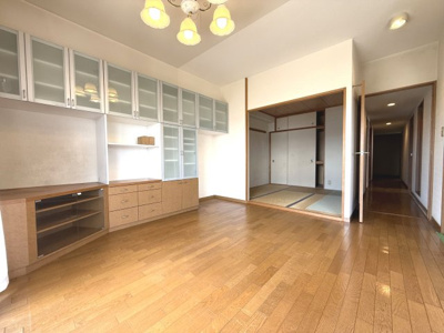 【その他】 | ファミールハイツ泉大津セントハーバーシティ一番館 | リビングから続く和室です。