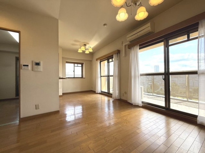 【居間・リビング】 | ファミールハイツ泉大津セントハーバーシティ一番館 | キッチンからの導線もバッチリです