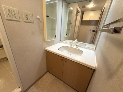 【独立洗面台】 | ファミールハイツ泉大津セントハーバーシティ一番館 | 独立洗面台です