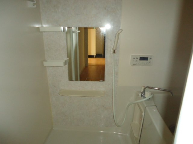 オンテールの浴室|バスミラー