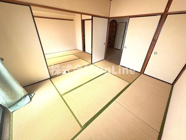エメラルドマンションの和室