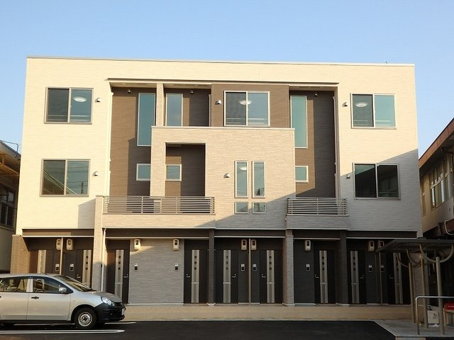 イースト　オーブ