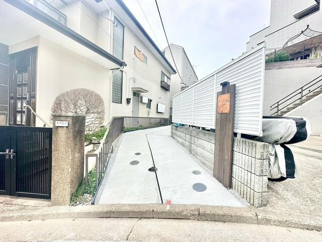 木もれ陽の丘MonRefuge青葉台のエントランス