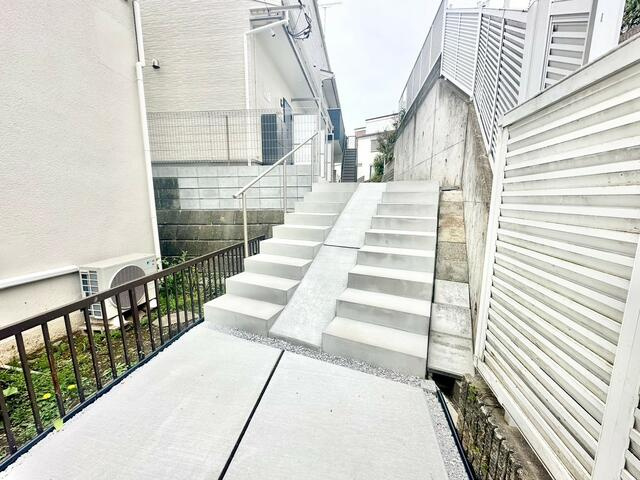 木もれ陽の丘MonRefuge青葉台のエントランス