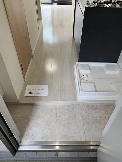 ラフィーネひばりヶ丘の玄関