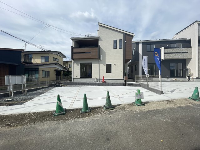 新築戸建・建売　郡山市菜根四丁目　長期優良住宅　桜小・郡山三中の駐車場