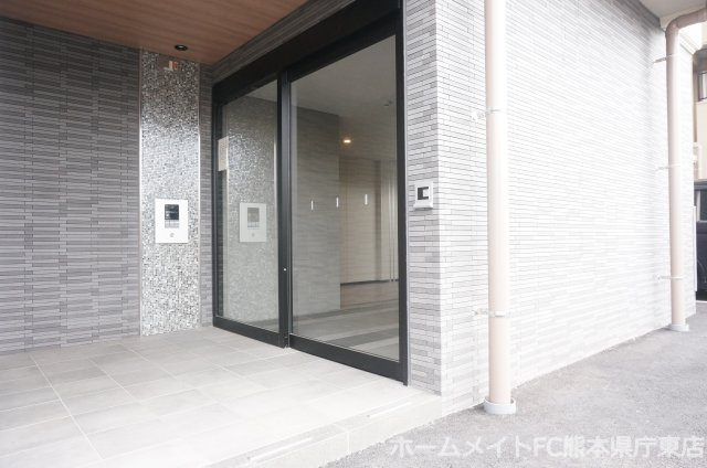 熊本市中央区大江２丁目の賃貸マンションのエントランス