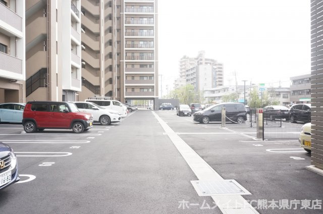 熊本市中央区大江２丁目の賃貸マンションの駐車場