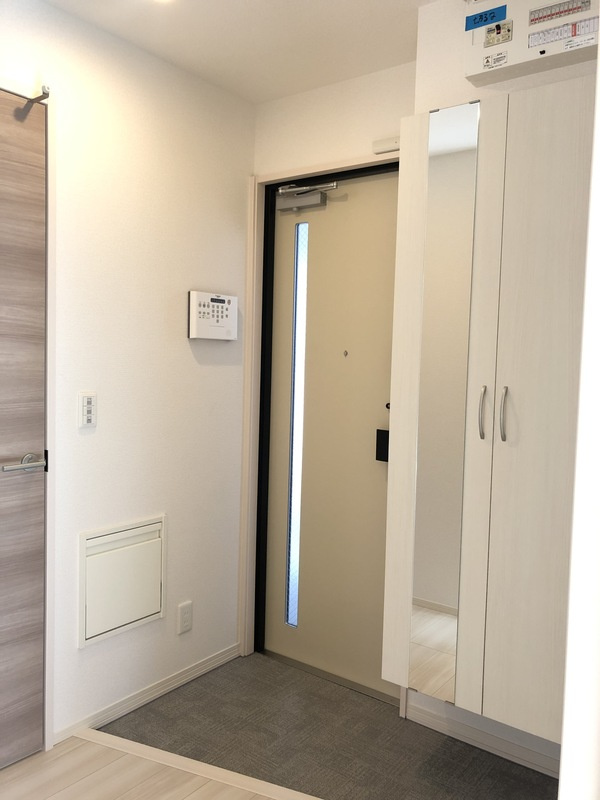 Present Well D-roomの玄関