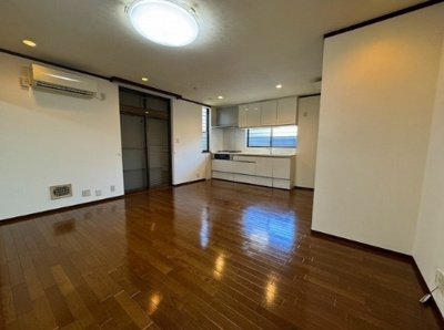 【居間・リビング】 | ピアチェーレ | 明るい洋室！