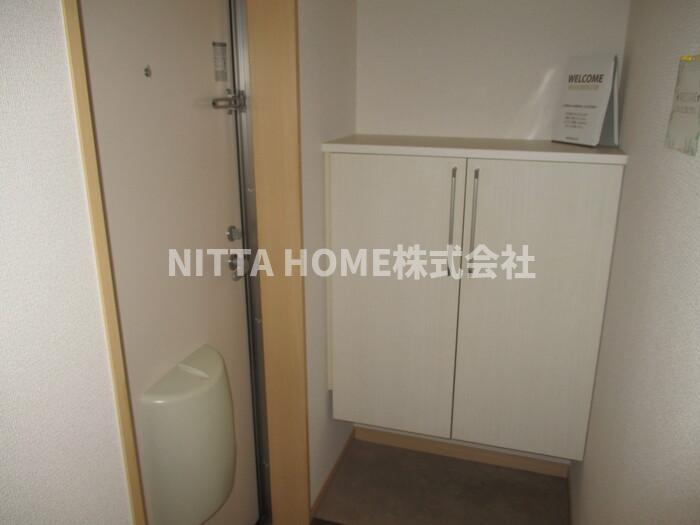 グリーンパーク土師の玄関|玄関にはシューズボックスが付いています☆