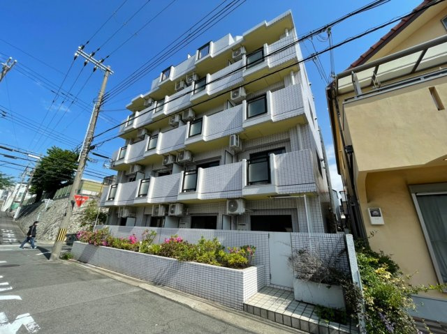 垂水ハイツ一番館の外観