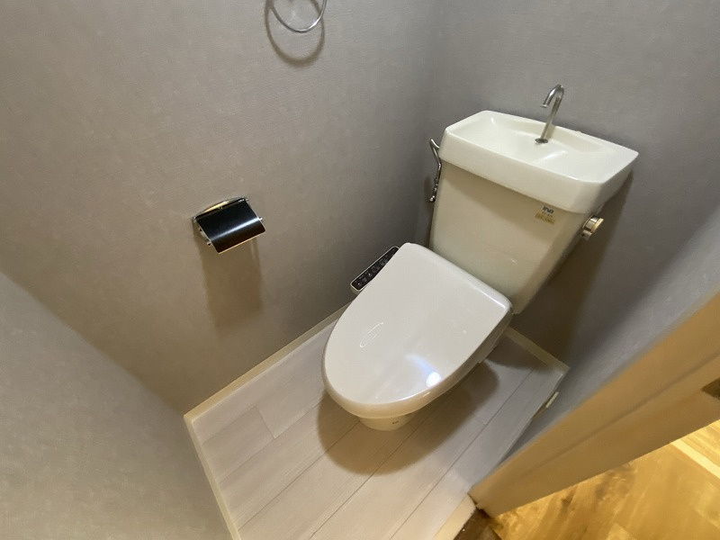 神戸市長田区長田天神町４丁目の賃貸マンションのトイレ