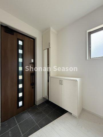 【玄関】 | 清潔感あふれるシンプルな内装に仕上がっております♪