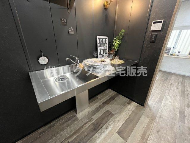 田口1丁目　中古一戸建てのキッチン|IHコンロ付き
■物件内覧・資金計画相談・住宅ローン相談、リフォーム相談、お問合せ受付中■
※当日・翌日のご内覧、ご相談はお電話でのお問合せがスムーズです！