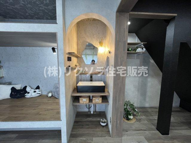 田口1丁目　中古一戸建ての独立洗面台|オシャレな造作洗面台
■物件内覧・資金計画相談・住宅ローン相談、リフォーム相談、お問合せ受付中■
※当日・翌日のご内覧、ご相談はお電話でのお問合せがスムーズです！