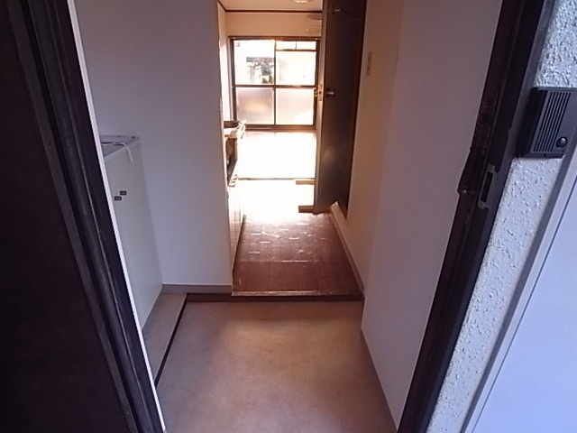 ホワイトメゾン塩屋の玄関