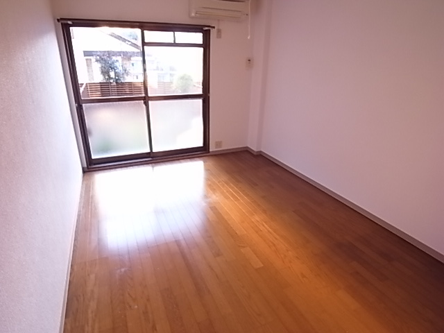 ホワイトメゾン塩屋の寝室