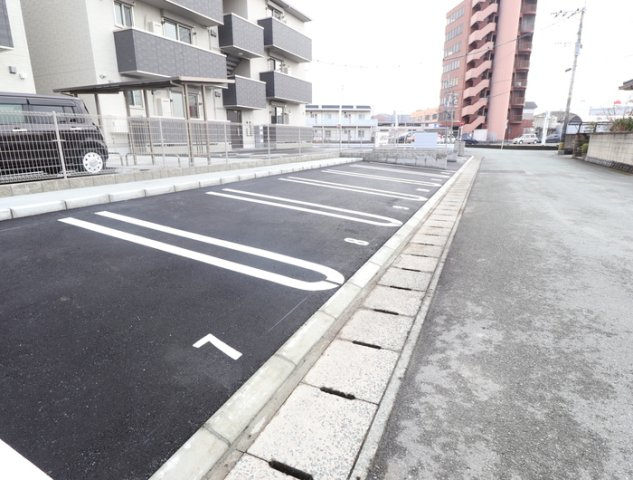 熊本市南区出仲間９丁目のアパートの駐車場