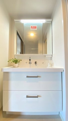 コート甲子園南四番館の独立洗面台|独立洗面台