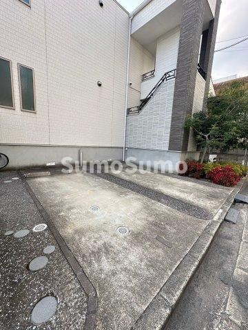 ラクシア天神南の駐車場