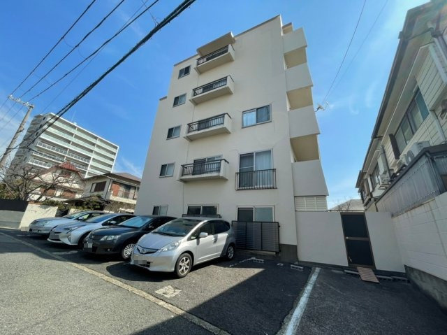 メゾン霞ヶ丘の外観