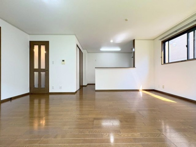 【居間・リビング】 | 豊中市緑丘2丁目貸家