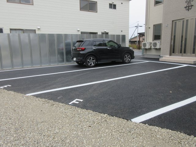 アプリコット緑ヶ丘の駐車場