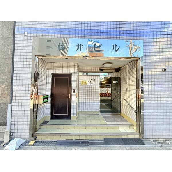 大阪市北区豊崎５丁目の店舗事務所のエントランス