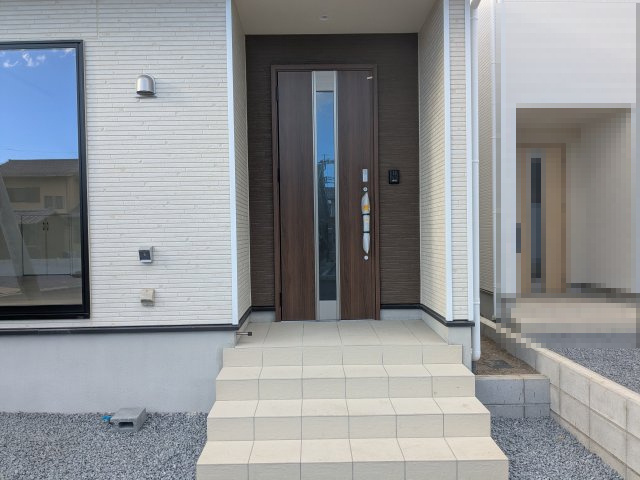 CRADLE GARDEN箕郷下芝第8の玄関