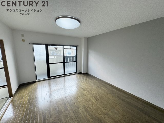 床色が落ち着いた色合いで綺麗です