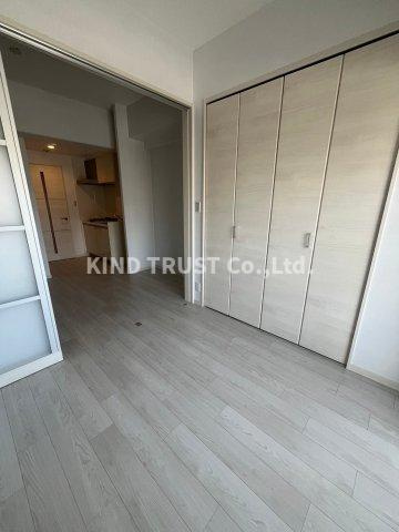 Alivis北梅田の居間・リビング|こちらの居間で趣味の時間をお楽しみください