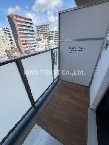 Alivis北梅田のバルコニー|開放的で明るい空間を演出してくれるバルコニーです