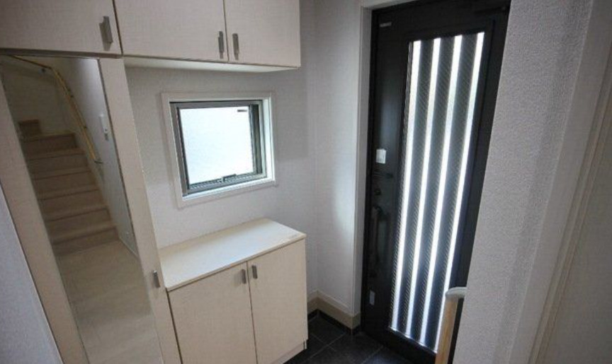 ビバリーホームズ駒沢大学Ⅱ A棟　メゾネット　ペット相談　全居室2面採光の玄関