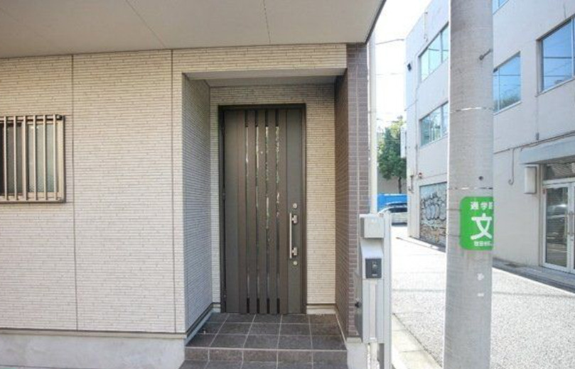 ビバリーホームズ駒沢大学Ⅱ A棟　メゾネット　ペット相談　全居室2面採光のエントランス