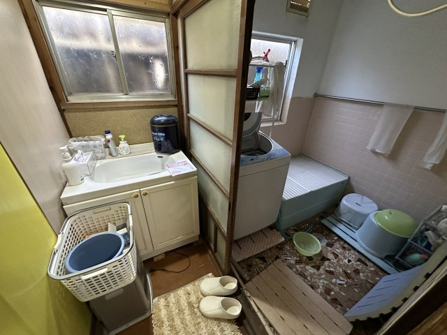 【長野県諏訪郡富士見町】駅に近い民家の洗面所|お風呂