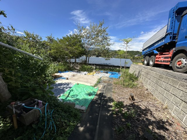 【長野県諏訪郡富士見町】駅に近い民家の庭