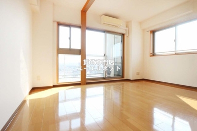 【寝室】 | ORACION吹田 | 明るく開放感のある居室で、自分だけのくつろぎ空間を。