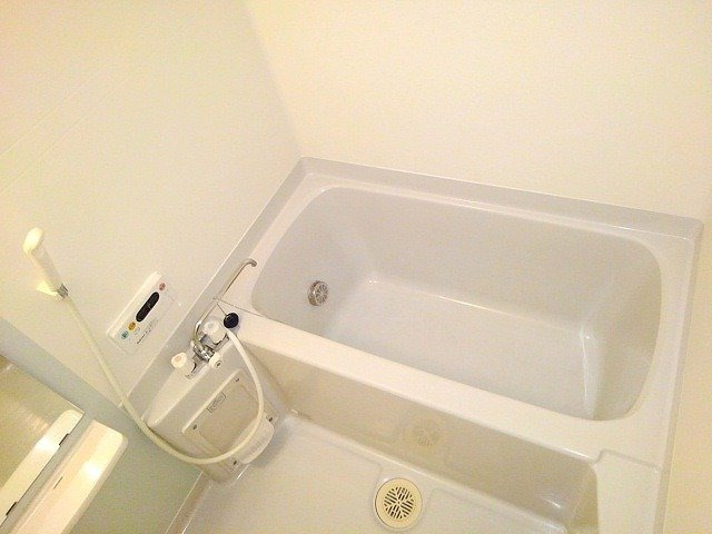 エルカーサＡの浴室