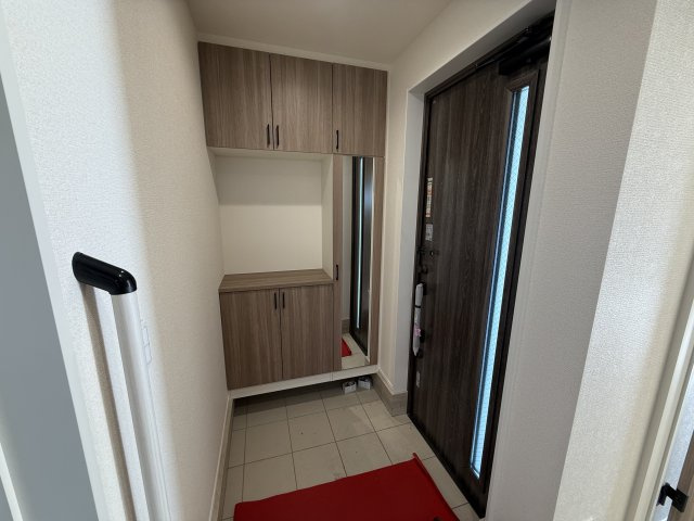 リナージュ前橋市朝日町2丁目25-1期　1号棟の玄関|収納付き玄関です