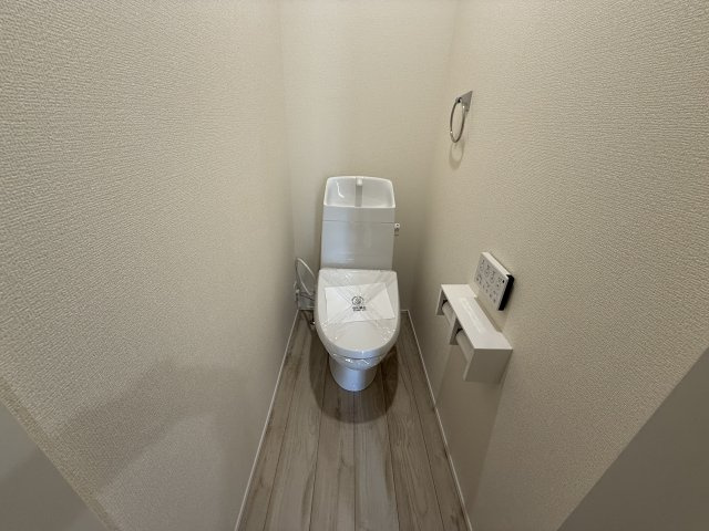リナージュ前橋市朝日町2丁目25-1期　1号棟のトイレ|1階トイレです。清潔感のある白を基調としています。
温水洗浄・便座暖房機能の付いた快適なトイレです☆