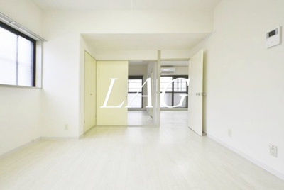 【居間・リビング】 | レオドール府中 | 洋室のお部屋です。